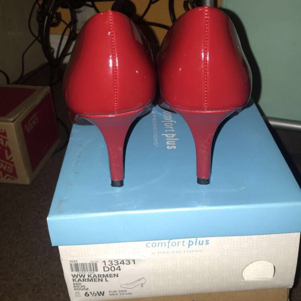 Red heels - Picture 3 of 3